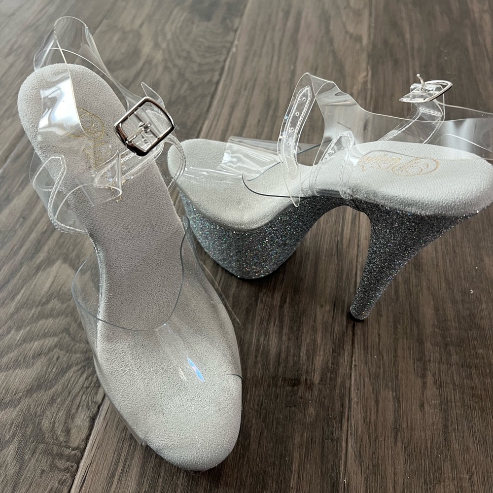 PLEASERS SIZE 8 Fine Glitter Shoe